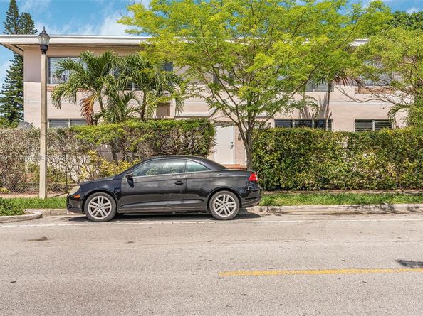 8031 Hawthorne Ave, Miami Beach FL 33141