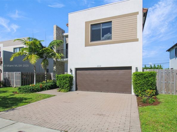 21016 NE 2nd Ct, Miami FL 33179