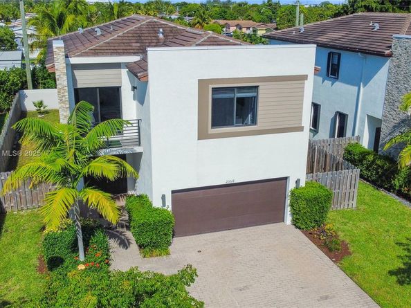 21016 NE 2nd Ct, Miami FL 33179