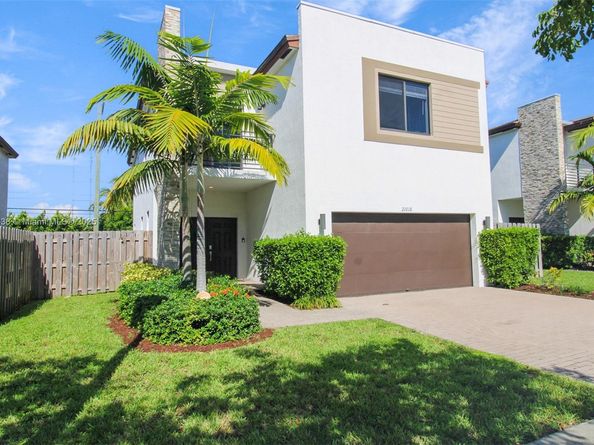 21016 NE 2nd Ct, Miami FL 33179