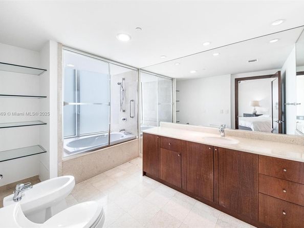 1643 Brickell Ave 3702, Miami FL 33129