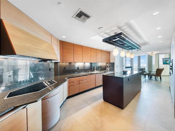 1643 Brickell Ave 3702, Miami FL 33129