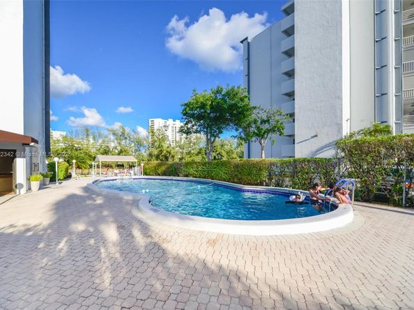 400 Diplomat Pkwy 704, Hallandale Beach FL 33009