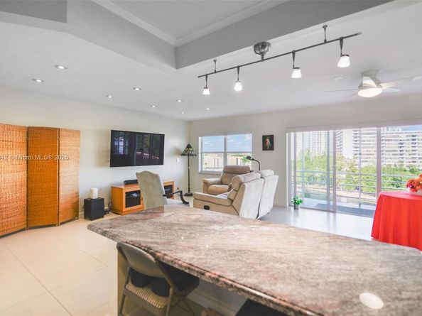 400 Diplomat Pkwy 704, Hallandale Beach FL 33009