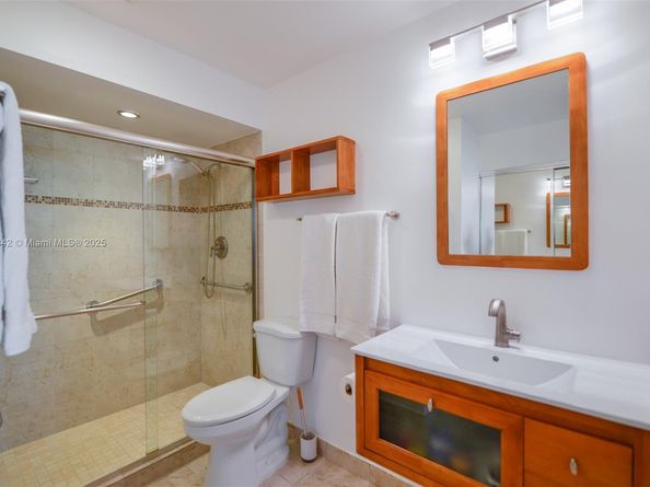 400 Diplomat Pkwy 704, Hallandale Beach FL 33009