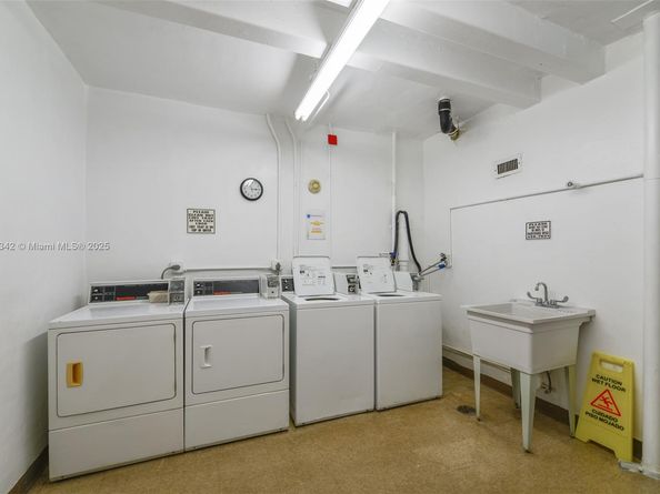 400 Diplomat Pkwy 704, Hallandale Beach FL 33009