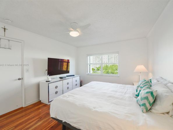 400 Diplomat Pkwy 704, Hallandale Beach FL 33009