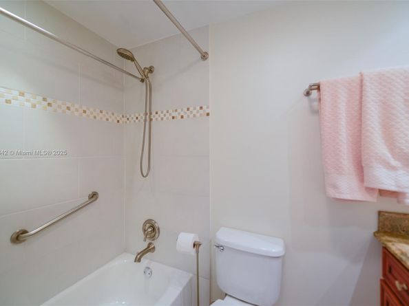 400 Diplomat Pkwy 704, Hallandale Beach FL 33009