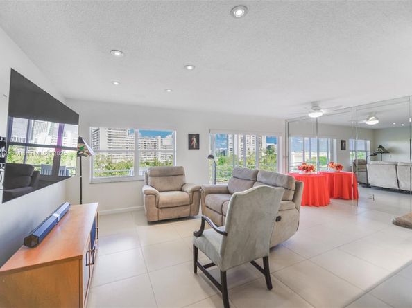 400 Diplomat Pkwy 704, Hallandale Beach FL 33009