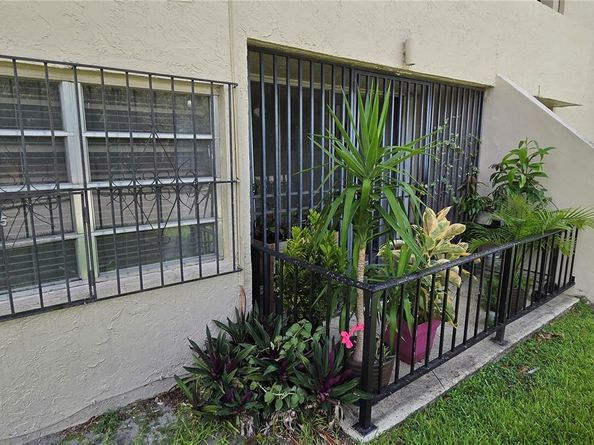 816 NW 87th Ave 107, Miami FL 33172