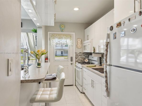 121 NE 204th St 6, Miami Gardens FL 33179