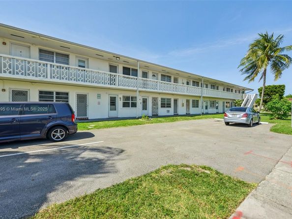 121 NE 204th St 6, Miami Gardens FL 33179