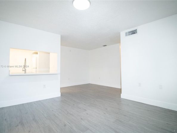 515 NW 100th Pl 203, Pembroke Pines FL 33024