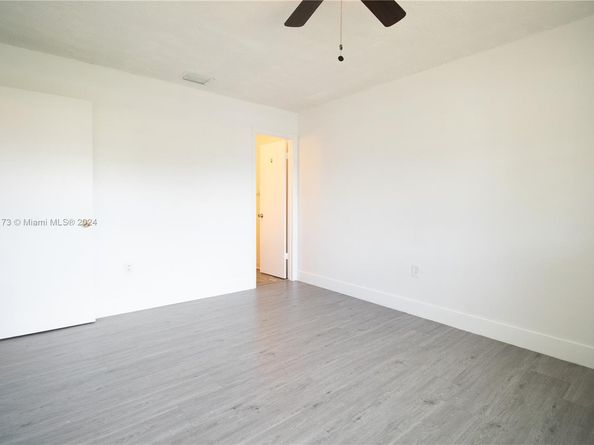515 NW 100th Pl 203, Pembroke Pines FL 33024