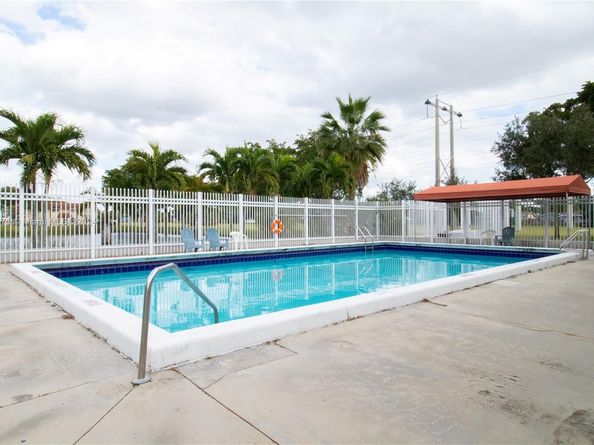 515 NW 100th Pl 203, Pembroke Pines FL 33024