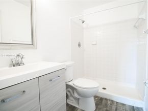 515 NW 100th Pl 203, Pembroke Pines FL 33024