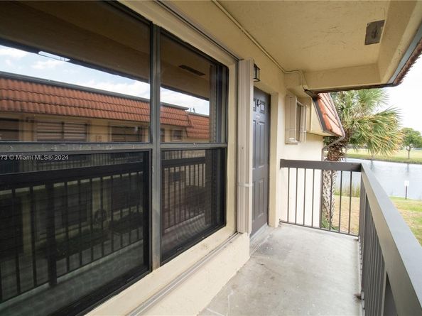 515 NW 100th Pl 203, Pembroke Pines FL 33024