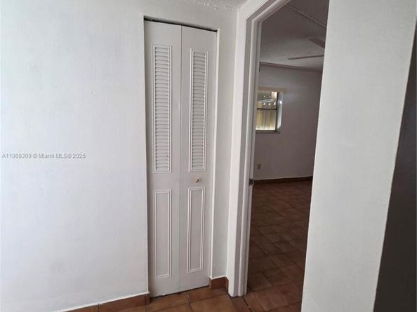 3640 NW 9th St 407, Miami FL 33125