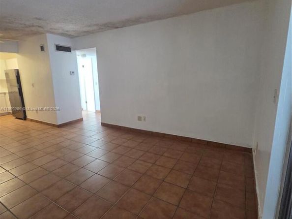 3640 NW 9th St 407, Miami FL 33125