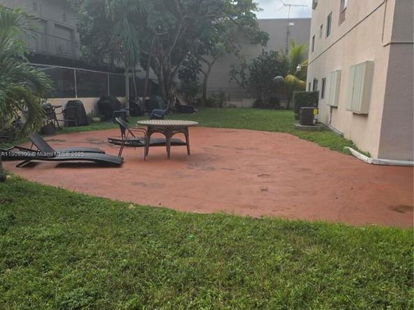 3640 NW 9th St 407, Miami FL 33125