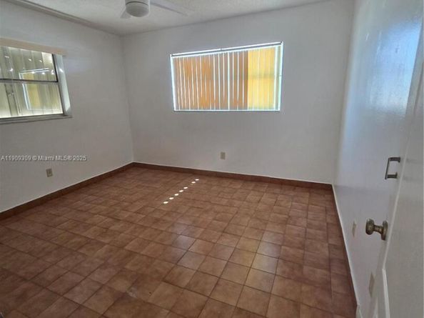 3640 NW 9th St 407, Miami FL 33125