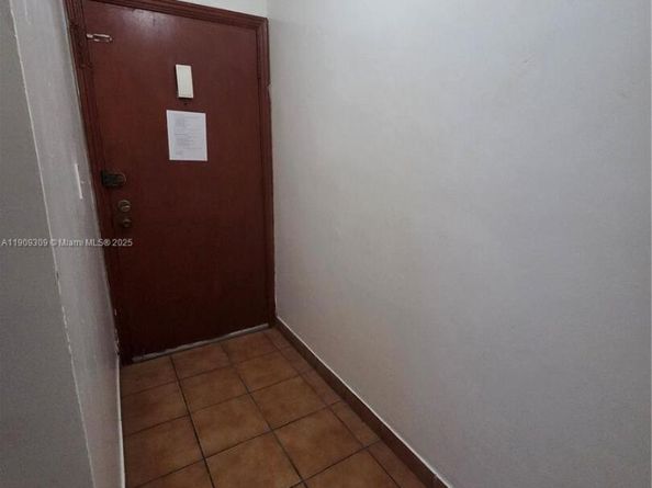 3640 NW 9th St 407, Miami FL 33125