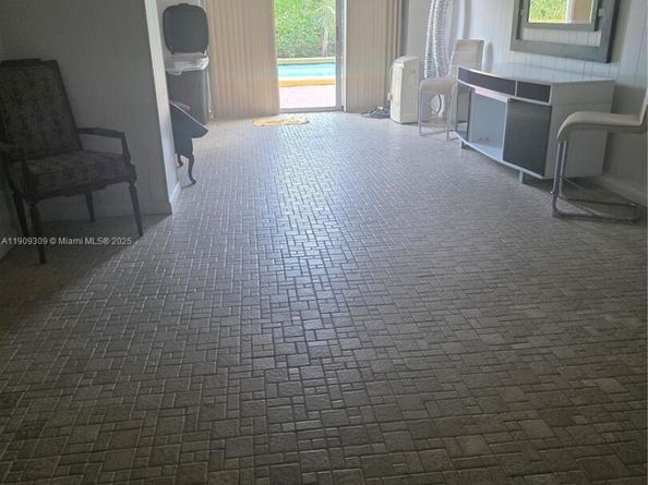 3640 NW 9th St 407, Miami FL 33125