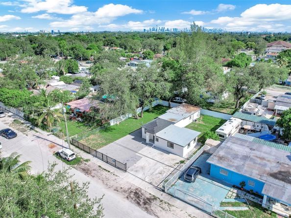 2380 NW 101st St, Miami FL 33147