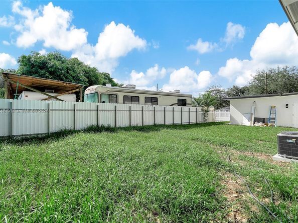 2380 NW 101st St, Miami FL 33147