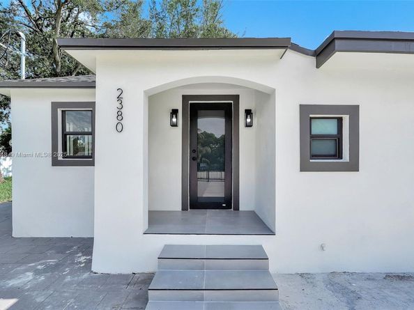 2380 NW 101st St, Miami FL 33147