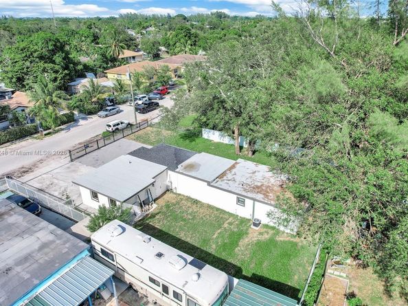2380 NW 101st St, Miami FL 33147