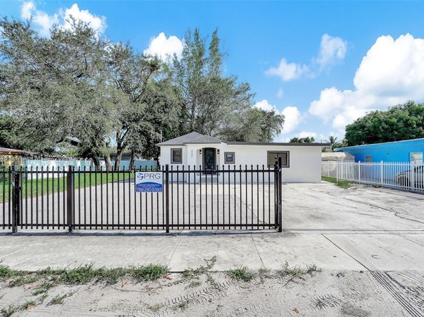 2380 NW 101st St, Miami FL 33147