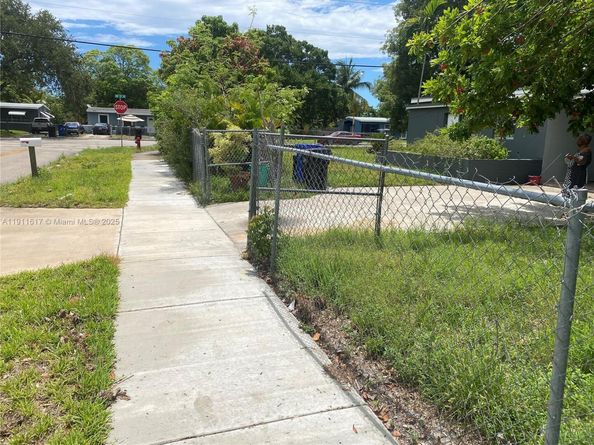 1500 NW 11th Ct, Fort Lauderdale FL 33311