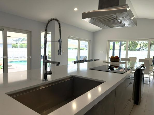 10422 NW 50th Pl, Coral Springs FL 33076