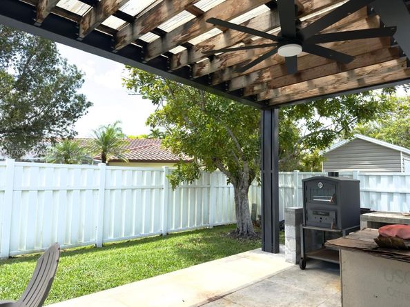 10422 NW 50th Pl, Coral Springs FL 33076