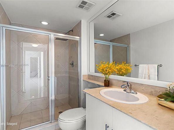 335 S Biscayne Blvd 4105, Miami FL 33131