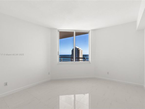 335 S Biscayne Blvd 4105, Miami FL 33131