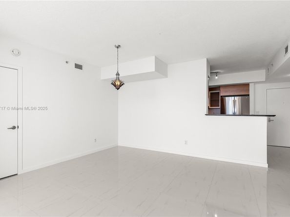 335 S Biscayne Blvd 4105, Miami FL 33131