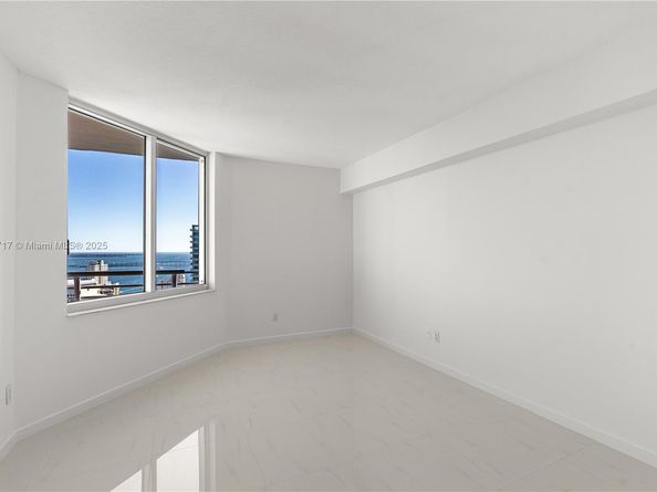 335 S Biscayne Blvd 4105, Miami FL 33131