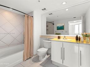 335 S Biscayne Blvd 4105, Miami FL 33131