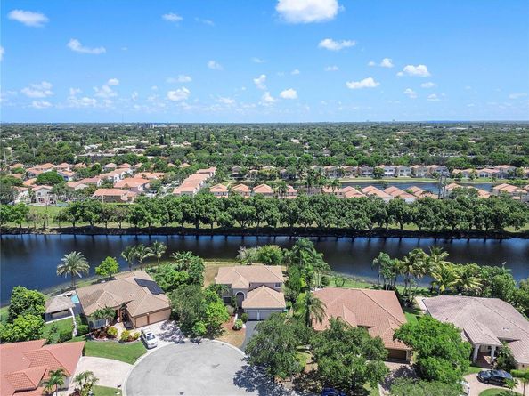 10922 NW 49th Dr, Coral Springs FL 33076