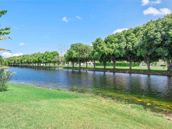 10922 NW 49th Dr, Coral Springs FL 33076