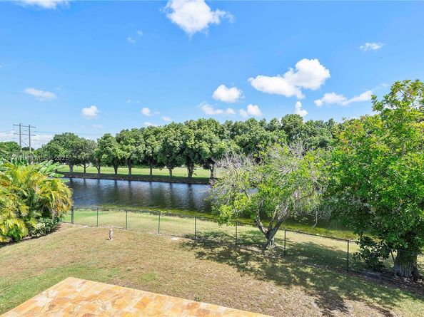 10922 NW 49th Dr, Coral Springs FL 33076