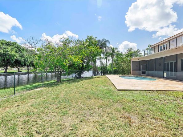 10922 NW 49th Dr, Coral Springs FL 33076