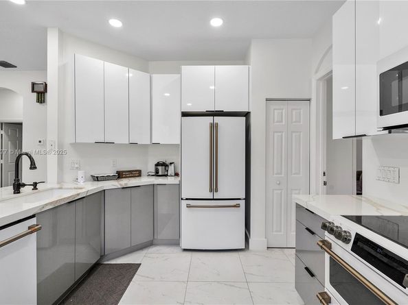 10922 NW 49th Dr, Coral Springs FL 33076
