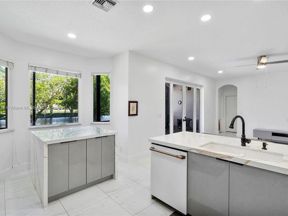 10922 NW 49th Dr, Coral Springs FL 33076