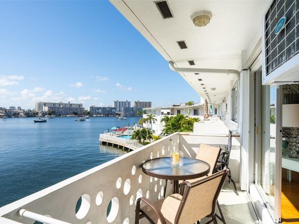 2500 Diana Dr 306, Hallandale Beach FL 33009