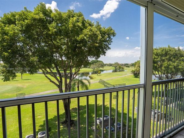 850 SW 133rd Ter 312B, Pembroke Pines FL 33027