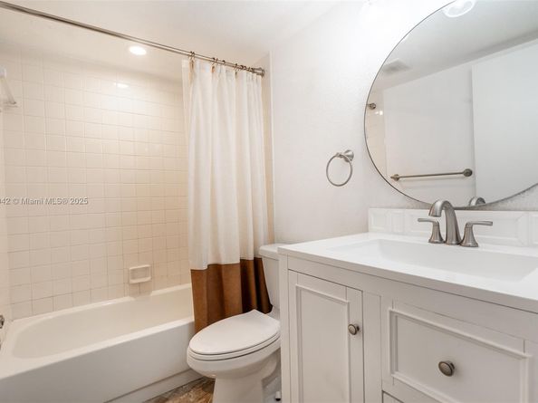 850 SW 133rd Ter 312B, Pembroke Pines FL 33027