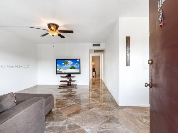 850 SW 133rd Ter 312B, Pembroke Pines FL 33027
